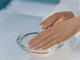 классический маникюр  с процедурой спа-ванночек для рук